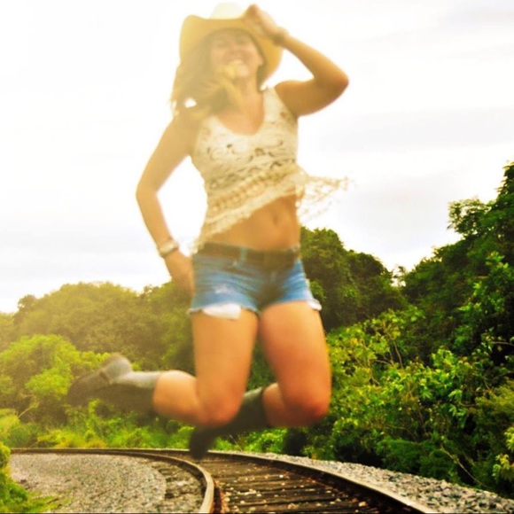 Meet your Posher, Ashley - Picture 7 of 9